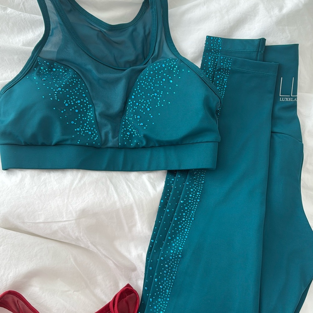 Luxe fit diamond workout leggings and sports bra